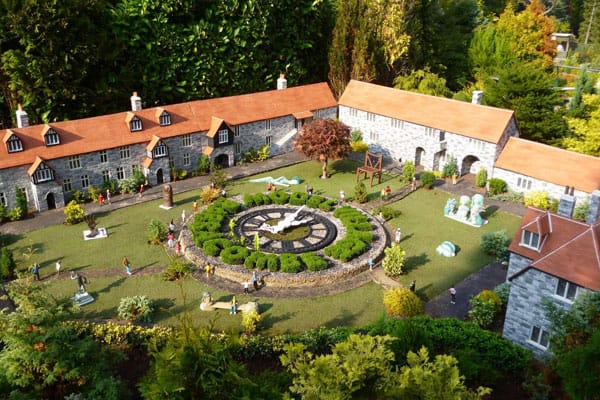 Babbacombe Model Village: a Miniature World That Captures the Imagination of All Ages 1 Babbacombe Model Village