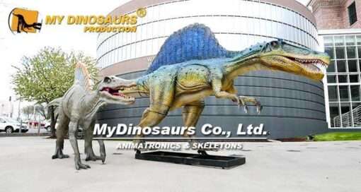 spinosaurus statue
