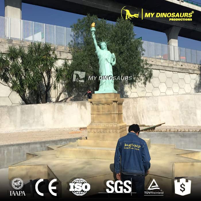 Esculturas de Parques en Miniatura 15 statue of liberty in miniature
