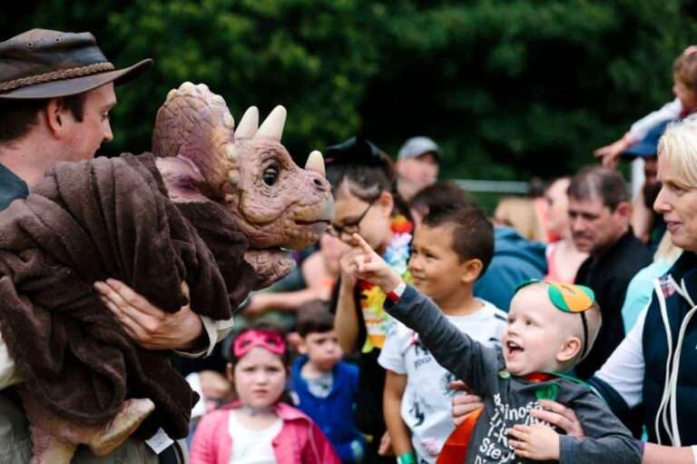 dinosaur puppet feature 4