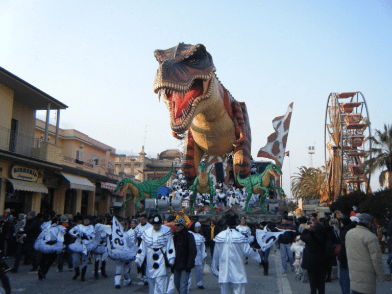 Dinosaur Parade Float: A Must-See for Jurassic Lovers 2 图片2