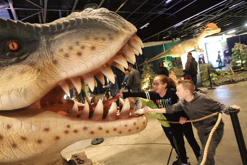 Case Study - Robotic Dinosaurs to Walk on Oxford Street 7 3 1