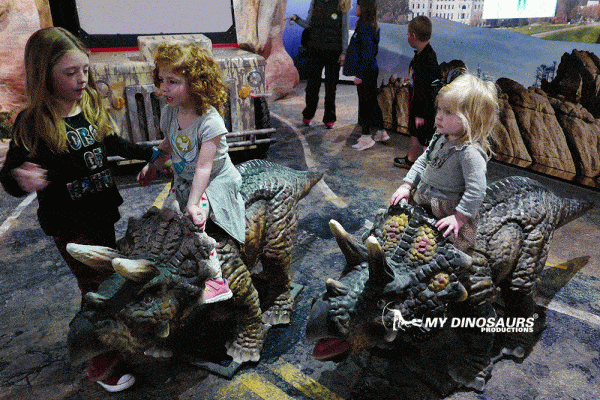triceratops dinosaur