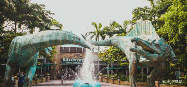 You Never know the Difference of Jurassic Parks in Universal Studios 4 Universal Studios Singapore dinosaur