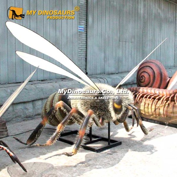2M Giant Worker Bee Animatronic Bugs Insect Exhibit | MyDinosaurs