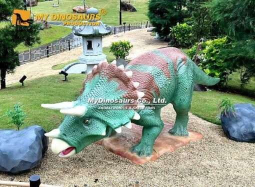 big dinosaur Triceratops statue