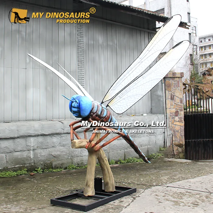 Large-size dragonfly animatronic on stump for outdoor zoo park