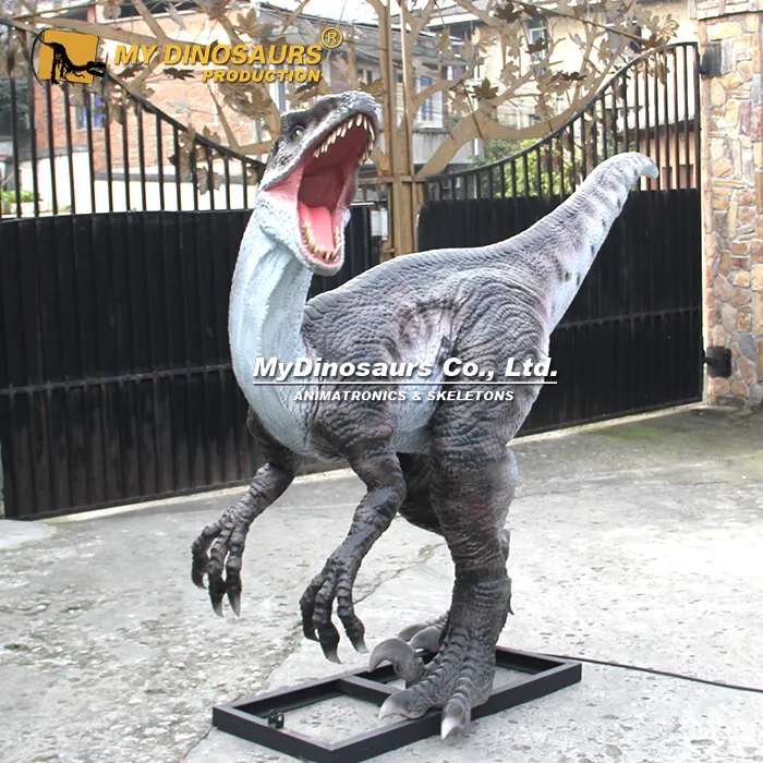 Realistic Animatronic Velociraptor Display