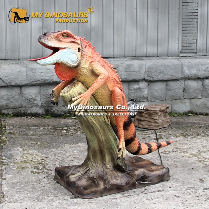 Animatronic Lizard with movements and sound effects